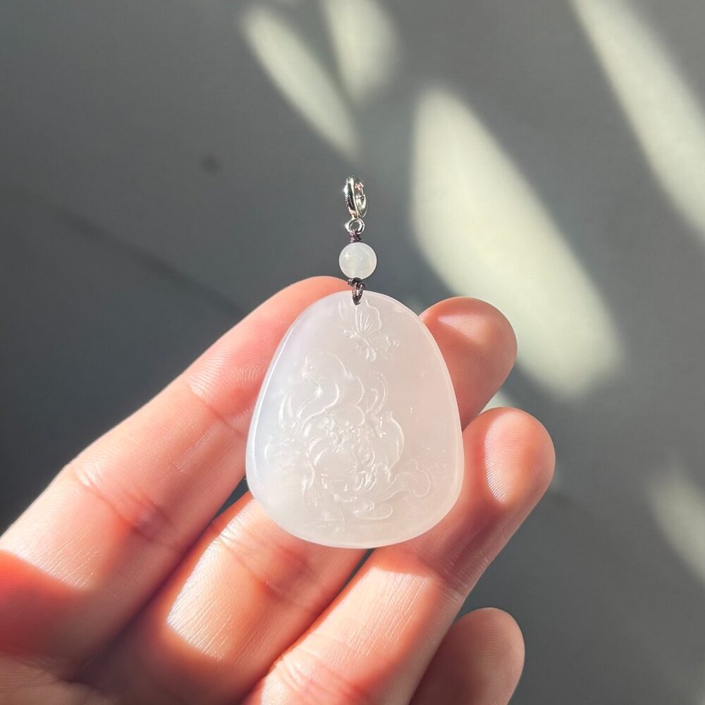 Jade Pendant - Picture 1 of 3